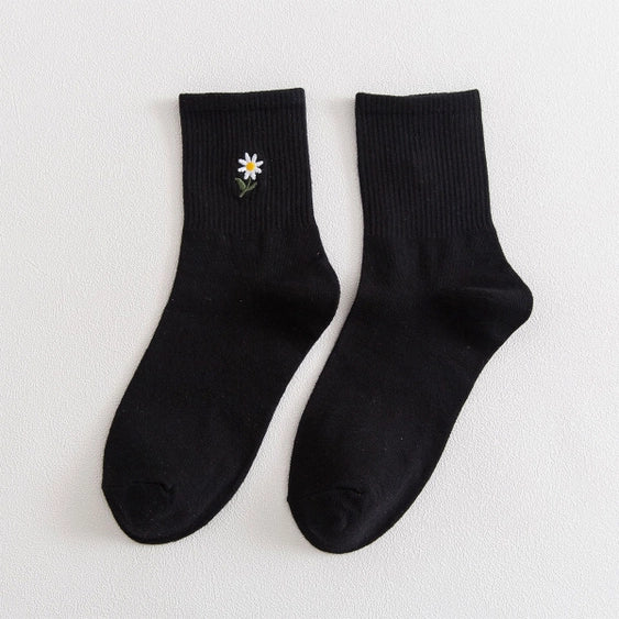 Women's Embroidered Daisy Ankle Socks