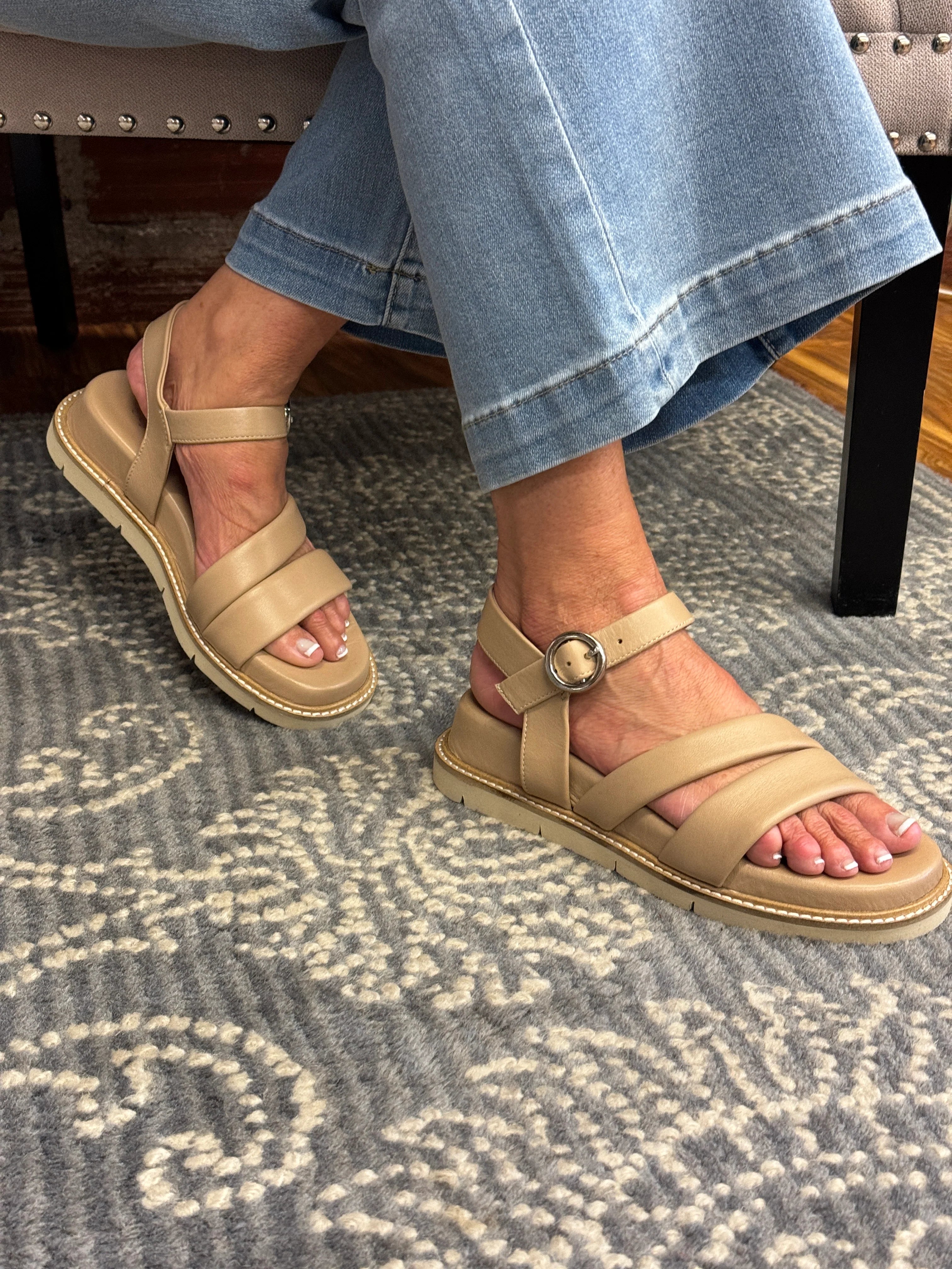 Seychelles Tangelo Beige Buckle Sandal