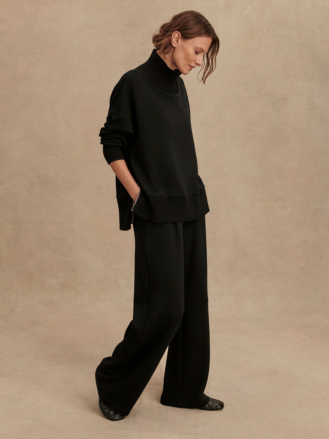 Varly Black Barker Turtle Top